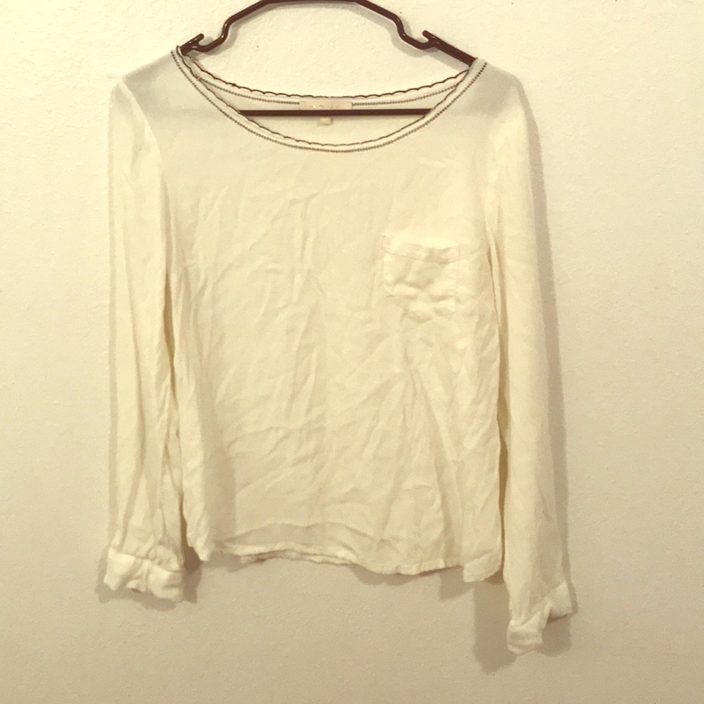 ❌sold❌ White Blouse with Scalloped Neckline